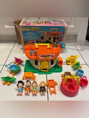 Flinstone Kids Elementary School With Box *Vintage*1987 with extras Coleco rare